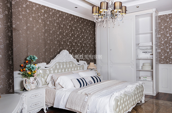 平開門衣柜怎么樣？平開門衣柜的優(yōu)缺點(diǎn)有哪些？